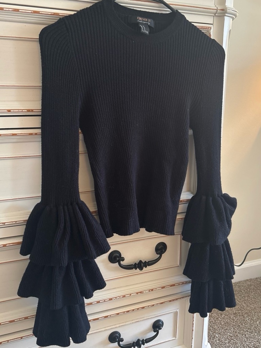 Forever 21 Black Ruffled Sleeve Rib-Knit cropped Sweater size M